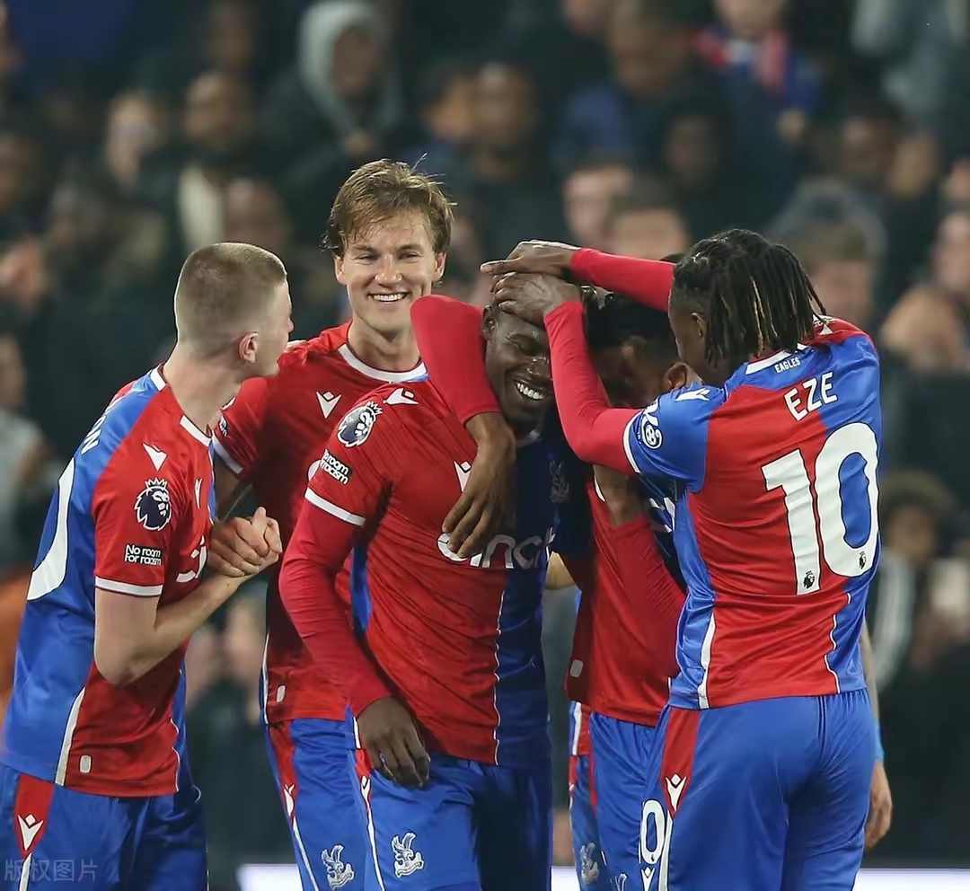 今晨曼联豪取连胜：欧联节点到来，底气十足，身体对抗强度拉满的简单介绍